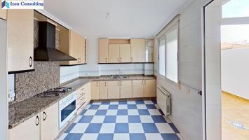 VIVIENDA AMPLIA EN ZONA VEREDA CON CUATRO DORMITORIOS Y DOS BAÑOS photo 0