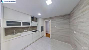 Piso amplio y luminoso en pleno centro de Albacete con garaje y terraza acristalada photo 0