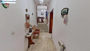 AMPLIA CASA EN TOBARRA CON 4 HABITACIONES , PATIO Y GARAJE photo 0