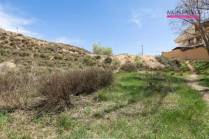 Gran parcela de 1228m2 en Altos de La Zubia photo 0