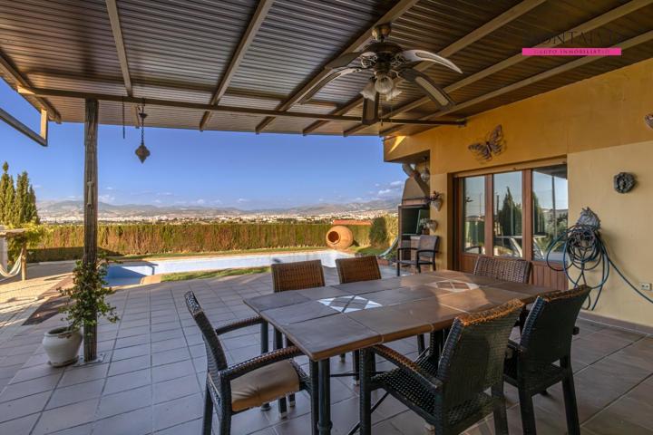 'Exclusivo Chalet de Lujo en El Arenal de Alhendín: Un Refugio Privado de Confort y Estilo' photo 0