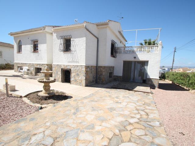 DETACHED VILLA IN LA SIESTA - TORREVIEJA photo 0