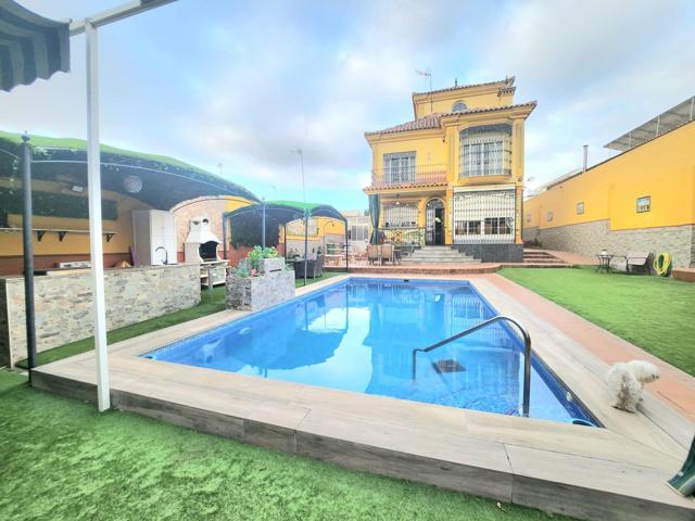 Espectacular vivienda en Alcalá de Guadaíra en la zona de Santa Lucia photo 0