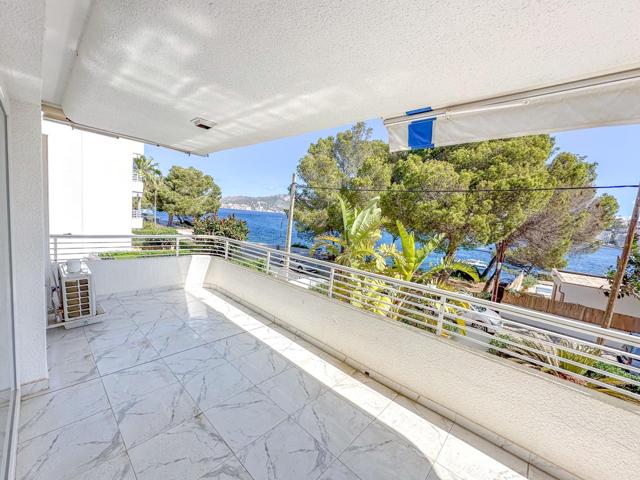 Apartamento con maravillosas vistas al mar y a la piscina comunitaria en una ubicación privilegiada photo 0
