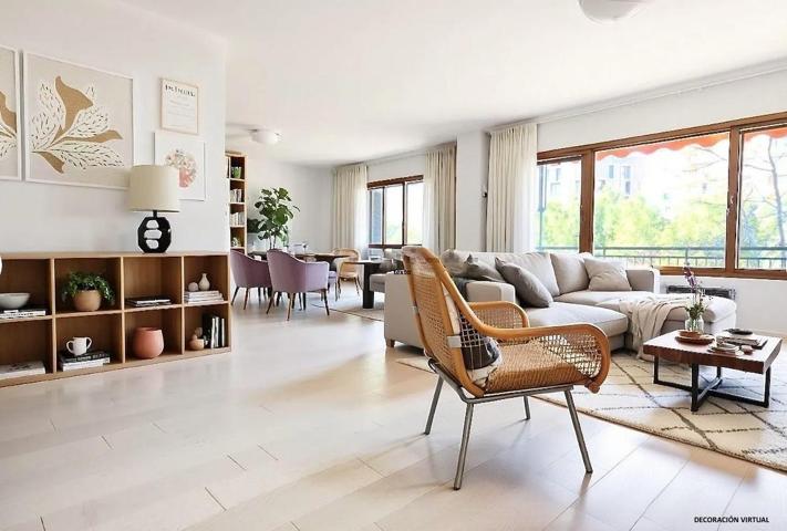 Se vende amplio piso de 224m2 con parking en Paso Mallorca photo 0