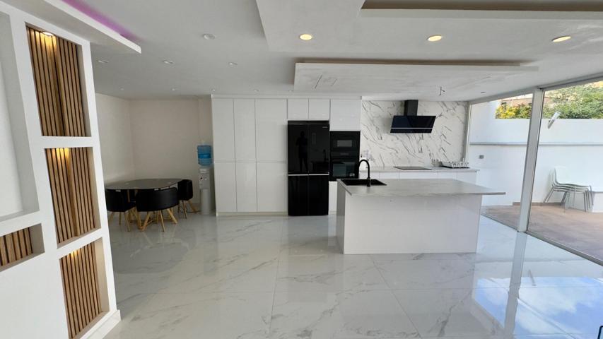 ¡Excelente apartamento totalmente reformado y con doble parking y trastero. photo 0