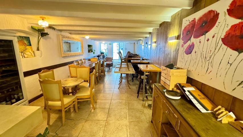 Local con terraza en La Rambla – Ideal brunch, comidas y copas photo 0