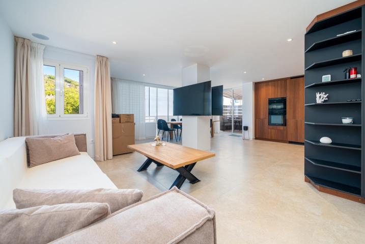 Apartamento único en Peguera, con diseño contemporáneo, domótica y 8 plazas de garaje en escritura photo 0