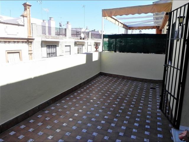 LUMINOSO ÁTICO EN CALLE SANTA ANA CON TERRAZA photo 0