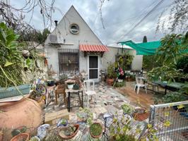 CASA CON TERRENO Y ALMACENES photo 0