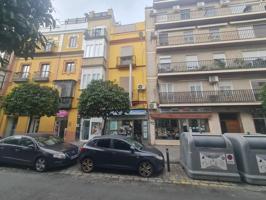 ¡Descubre el potencial de esta joya arquitectónica en el corazón del vibrante barrio de Feria! photo 0