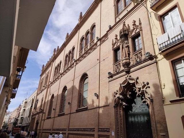 SINGULAR VIVIENDA JUNTO A LA PLAZA DEL DUQUE photo 0