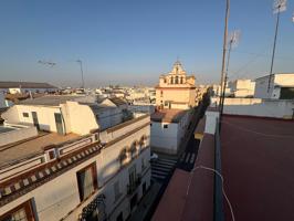 Gran piso reformado con balcón exterior en el corazón de Sevilla photo 0