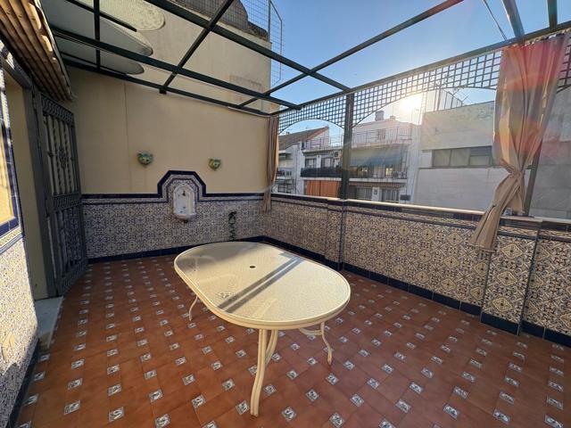 Dúplex Ático con patio en pleno barrio de la calle Feria photo 0