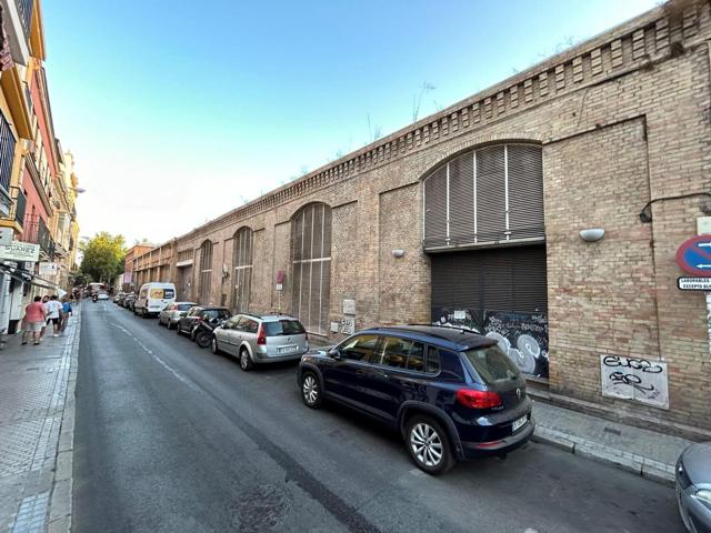 Local comercial entre Alameda de Hércules y Puente de la Barqueta photo 0