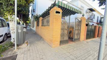 ¡Producto único! Bajo independiente con gran patio delantero photo 0