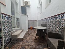 ¡Descubre tu nuevo hogar en este encantador piso con patio privativo! photo 0