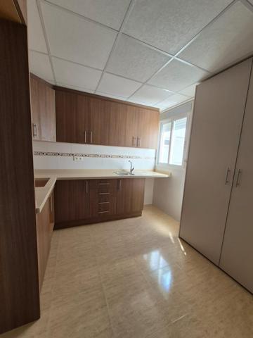 SE VENDE SEMI ATICO CON SOLARIUM Y DOS PLAZAS DE GARAJE, OBRA NUEVA photo 0