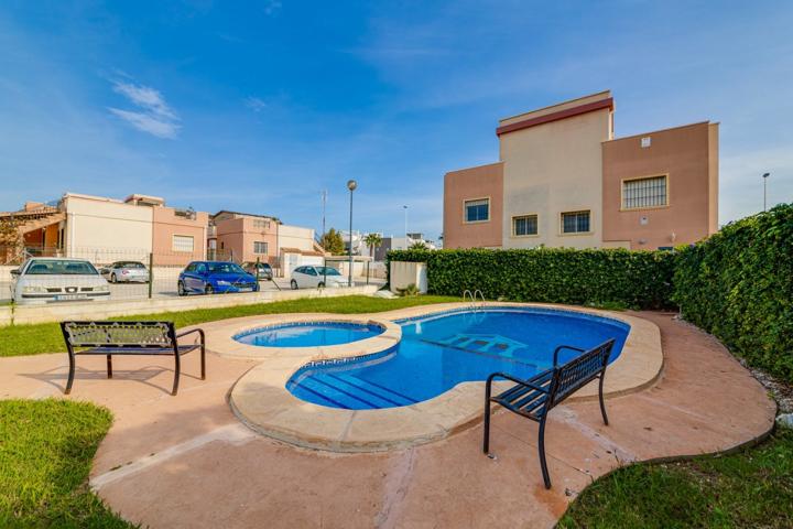 CHALET SEMI INDEPENDIENTE CON JARDIN, PISCINA , SOLARIUM, PARKING, AGUAS NUEVAS TORRREVIEJA photo 0