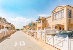 BUNGALOW EN PLANTA BAJA DE 2 DORMITORIOS CON JARDIN EN RESIDENCIAL PRIVADO CON PISCINA EN TORREVIEJA photo 0