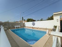 Encantador chalet independiente en Urbanización San Luis, Torrevieja photo 0