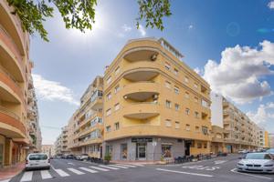 Estupendo apartamento céntrico de 2 dormitorios en Torrevieja photo 0