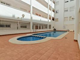 Apartamento de 2 dormitorios con terraza y piscina, a 500 m de la Playa del Acequión – Torrevieja photo 0