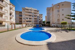 Apartamento de 2 dormitorios en residencial con piscina, en Torrevieja photo 0