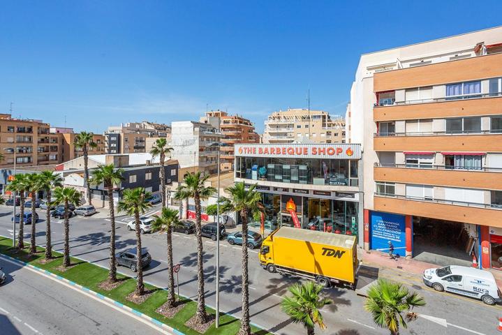 Apartamento de 2 dormitorios y 2 baños en el centro de Torrevieja photo 0