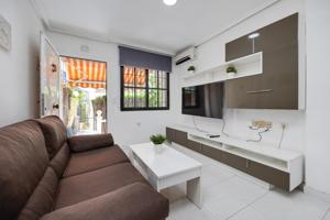 Apartamento en planta baja en venta en Punta Prima photo 0