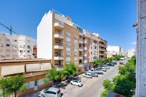 AMPLIO APARTAMENTO DE 3 DORMITORIOS CON TERRAZA Y TRASTERO EN TORREVIEJA photo 0