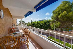Apartamento con amplia terraza con vistas al mar junto a la playa photo 0