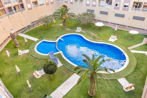 Apartamento dos dormitorios con plaza de garaje y piscina comunitaria photo 0
