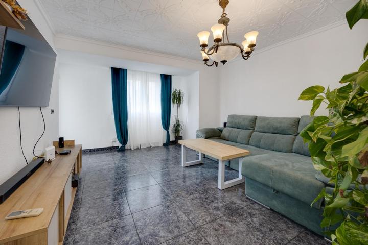GRAN APARTAMENTO DE 4 DORMITORIOS EN EL PLENO CENTRO DE TORREVIEJA photo 0