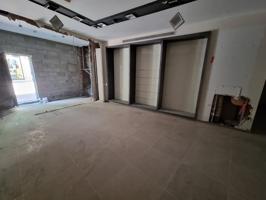 ¡Estupendo local comercial en plena calle Ancha! photo 0
