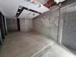 ¡Estupendo local comercial en plena calle Ancha! photo 0