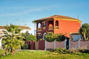 Acogedor Chalet en Algeciras: Tu Refugio Perfecto photo 0