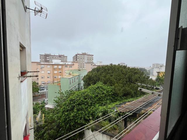 Piso semicéntrico con terraza. photo 0