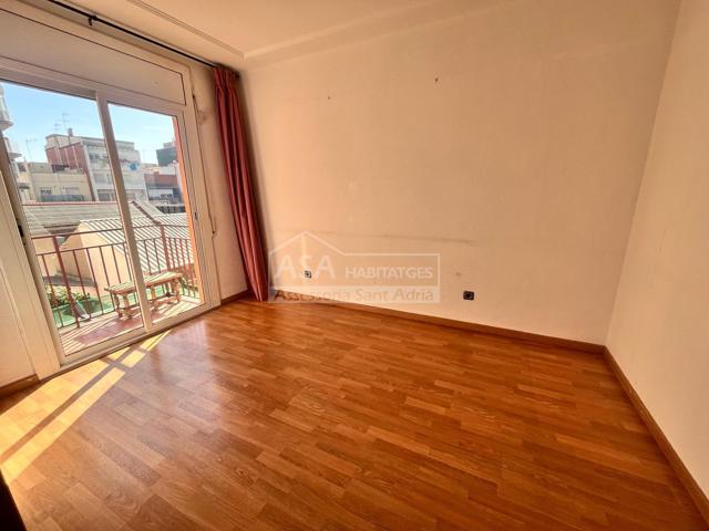 Piso En venta en Centro, Sant Adrià De Besòs photo 0
