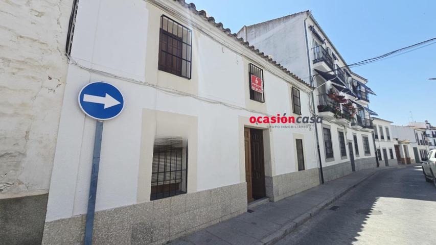 CASA CON PATIO EN VENTA photo 0