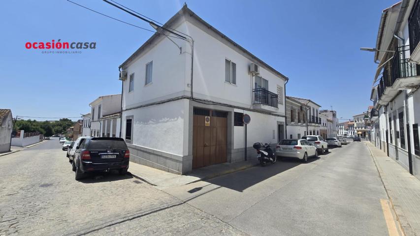 CASA DE DOS PLANTA EN ESQUINA photo 0