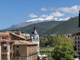 Piso En venta en Plaza Cortes De Aragón, Casco Urbano, Jaca photo 0
