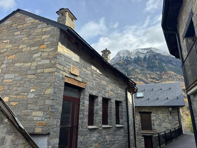 Unifamiliar Pareada En venta en Cm Cementerio, Hoz De Jaca photo 0