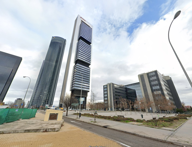 Unifamiliar Pareada En venta en Ventilla, Madrid photo 0