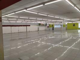 Gran local comercial en alquiler photo 0