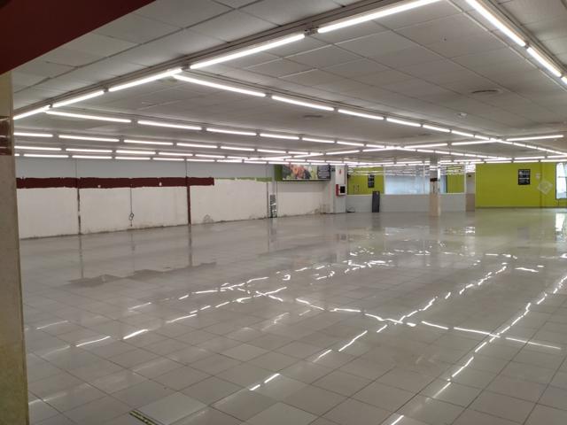 Gran local comercial en alquiler photo 0