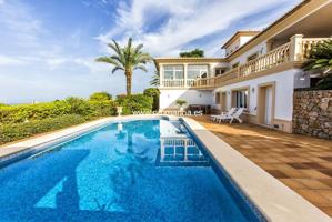 Exclusiva Villa de Lujo en Dénia con impresionantes vistas al mar y la ciudad photo 0
