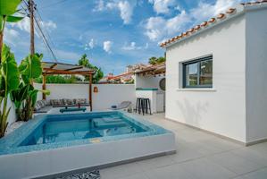 Alquiler anual de chalet pareado con piscina privada en las marinas photo 0