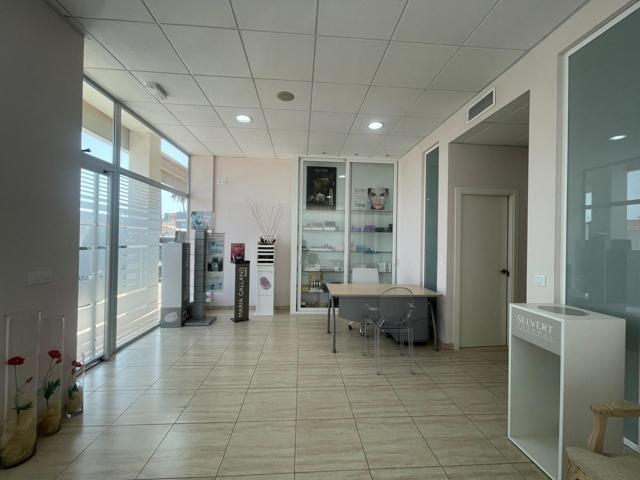 Local comercial en zona club náutico photo 0