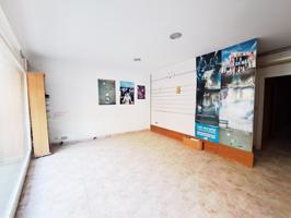 Amplio local en venta en el centro urbano de Dénia photo 0